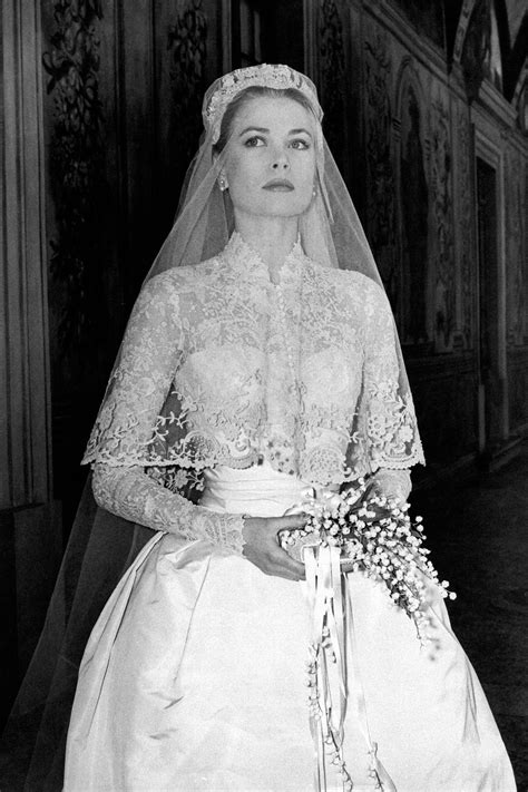 grace kelly wedding dress impact.